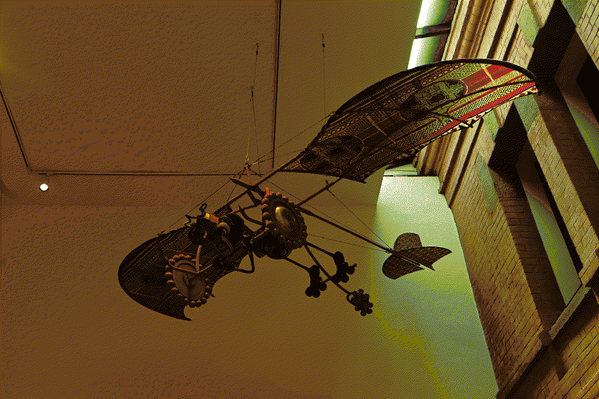 Photo d'une machine volante créée avec du tissu wax